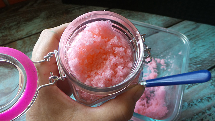 Grapefruit sugar scrub in container
