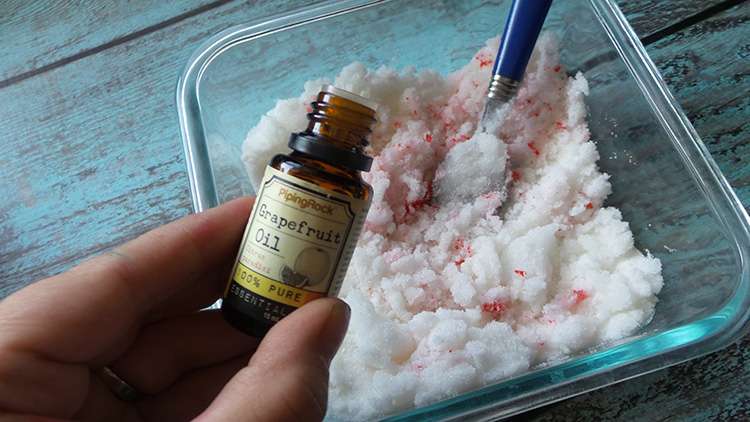 Making homemade sugar scrub recipe gifts