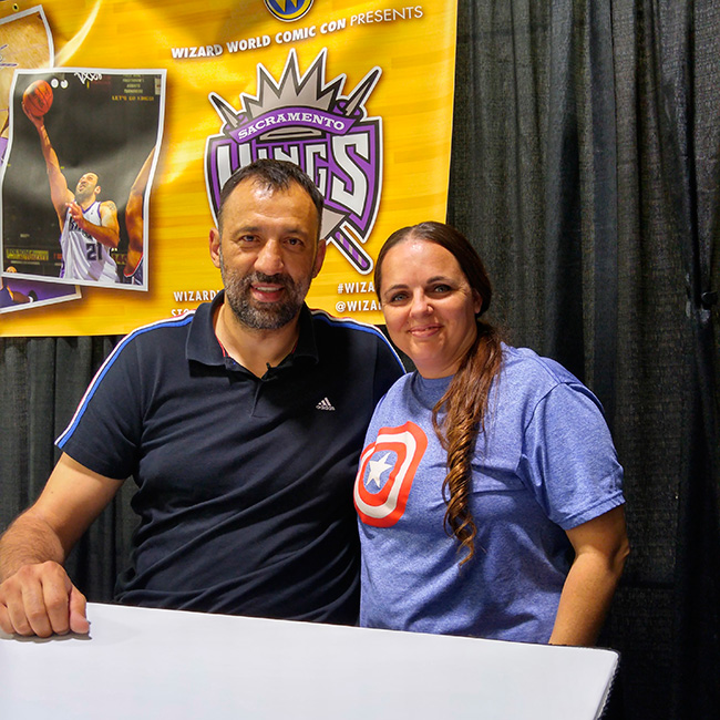 Vlade Divac and Stefani Tolson at Wizard World Comic Con Sacramento