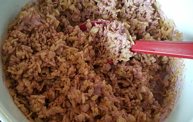 making-valentines-day-rice-krispies2