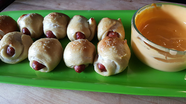 pigs in a pretzel blanket