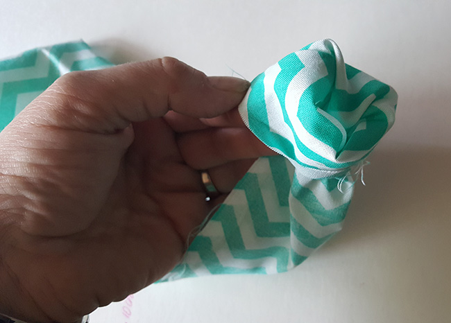 how-to-make-a-scrunchie-without-sewing5