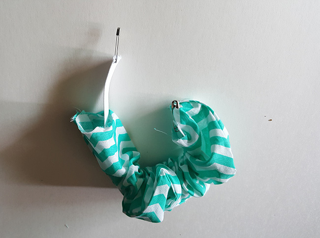 how-to-make-a-scrunchie-without-sewing7