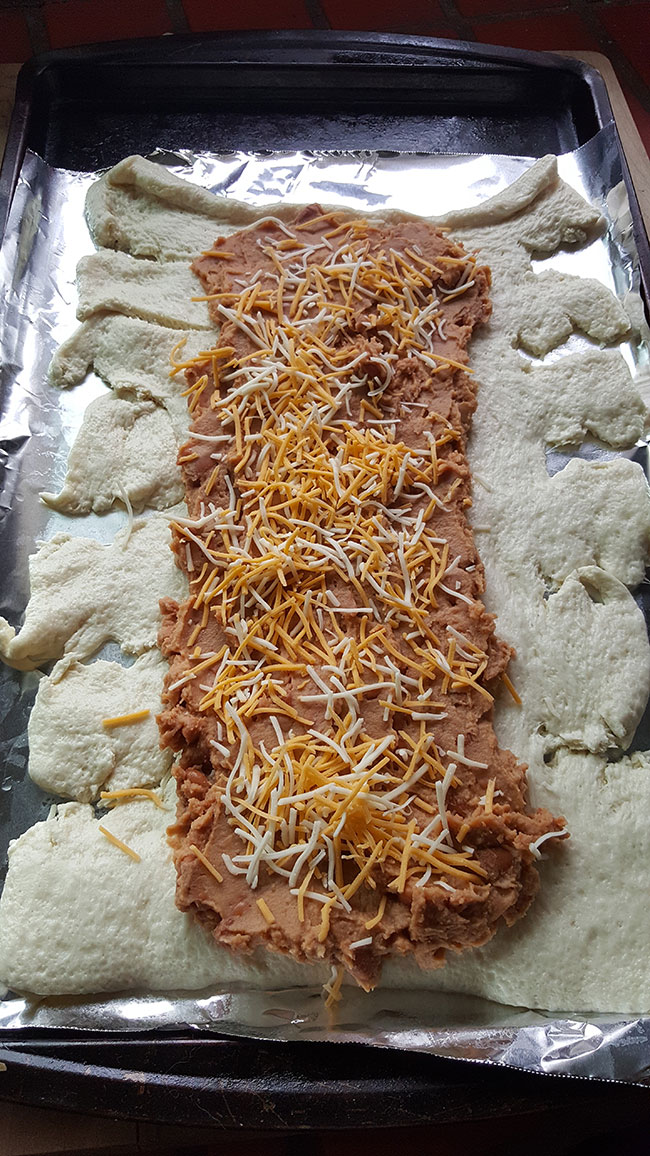 making-taco-pizza-braid2