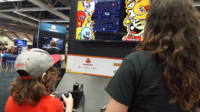 Playing Pac Man at Wizard World Comic Con Sacramento 2016