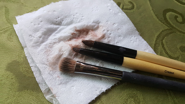 Cleaning makeup brushes with Charmin Essentials Soft
