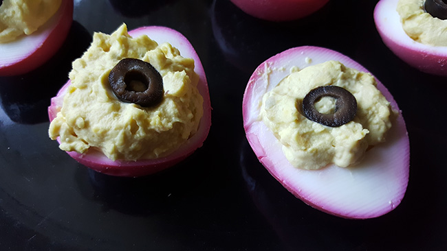 Deviled Egg Eyeballs - Halloween deviled eggs