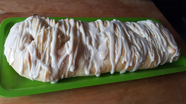 Apple Braid With Glaze