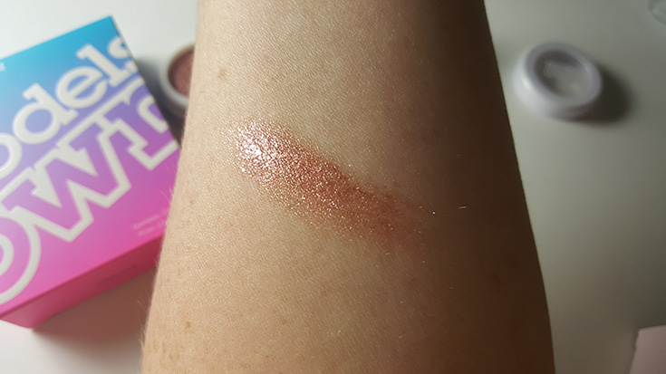 Models Own Sculpt & Glow Liquid Highlighter Swatch