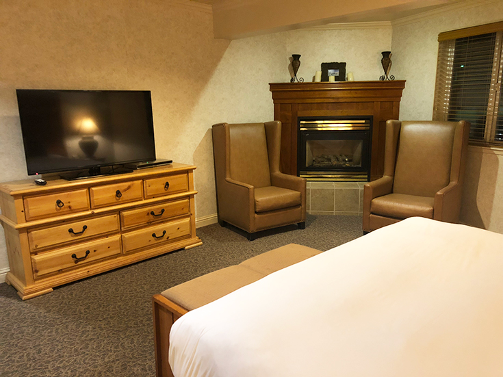 Forest Suites Resort - Presidential Suite - Master Bedroom - Fireplace