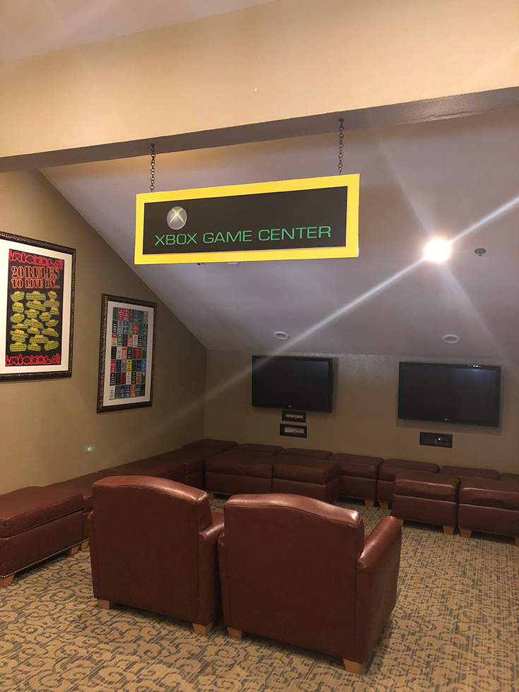 Forest Suites Resort - XBox Game Room