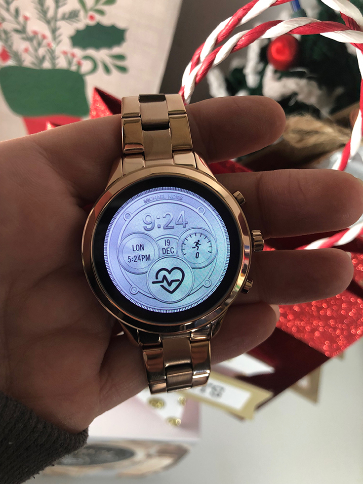 Nieuwheid het doel Beschaven How The NEW Michael Kors Access Runway Smartwatch Can Change Your Life # AccessItAll - Mom's Blog